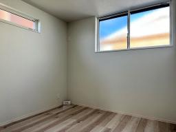 【2階西側洋室5.5帖】