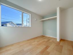 2階　東側　6帖　オープンクローゼット付きの使いやすそうなお部屋です。