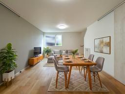 1階　リビング※掲載のモデルハウス画像は、完成建物の画像にCGで家具を合成配置したものです。実際にはモデルセッティングはございませんので、ご了承ください。