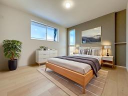 2階　7.5帖　主寝室※掲載のモデルハウス画像は、完成建物の画像にCGで家具を合成配置したものです。実際にはモデルセッティングはございませんので、ご了承ください。