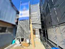 ①号地建築中外観(2025年12月撮影)