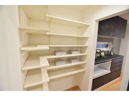 パントリーからキッチン動線