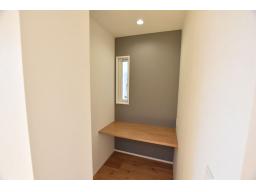 2階洋室7.5帖ワークスペース