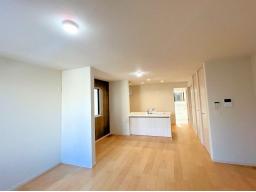 大切なご家族が集まる場所。陽当たりの良いリビングでゆったりと過ごしませんか？