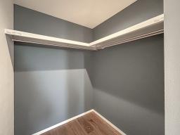 3階居室に隣接した大容量ファミリークローゼット。家族みんなで使え、洗濯から収納までの流れが整い、片付けもスムーズです