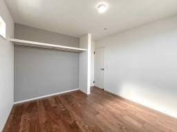 洋室（３階東側）全居室ゆとりの7帖設計、収納完備。家族それぞれが自分の時間を大切にできる心地よい空間です