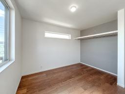 洋室（３階東側）全居室ゆとりの7帖設計、収納完備。家族それぞれが自分の時間を大切にできる心地よい空間です