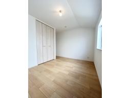 【2階6.5帖】全居室6帖以上＆収納付き。暮らし心地を大きく左右する収納を、適材適所に配置し使い勝手を考慮。