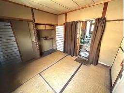 【はなれ　和室4.5帖】敷地内にある「はなれ」。趣味を楽しむ空間として利用したり書斎スペースにもなります。