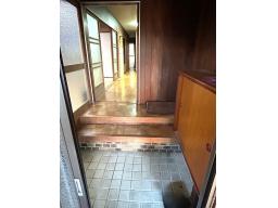 ご家族の靴を収納できる靴箱つき。