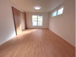 広々としたリビングでは家具選びも楽しみの一つになりますね。