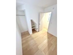 【1階4.7帖】1階のお部屋は収納スペースや趣味のお部屋などに活用できます。