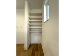 ２階キッチン・オープンパントリー