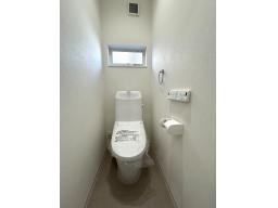 トイレ：落ちにくい汚物汚れも、水を流すだけツルンっと落とせる新素材”アクアセラミック”で毎日のお手入れ簡単！