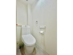 トイレ　落ちにくい汚物汚れも、水を流すだけツルンっと落とせる新素材”アクアセラミック”で毎日のお手入れ簡単！