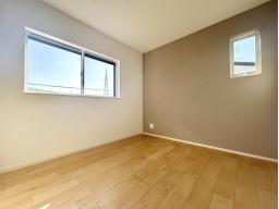 【3階洋室5帖】アクセントクロスでおしゃれな空間に。