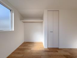 【7.5帖　イメージ 】※掲載写真は当社施工事例であり、本物件と仕様(窓、バルコニー位置等)が異なります。床色は朝日ウッドテックオークを採用しています。