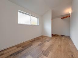 全居室に収納完備。居室内オープンクローゼットで、収納場所が一目瞭然。朝のお子様の身支度も慌ただしくなりません。