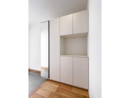 大容量のシューズクローゼットは家族みんなの靴だけでなく、アウトドア用品、防災グッズなどが収納可能。玄関まわりがすっきり片付き、家事に追われる毎日を快適に整えます。