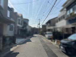 前道(西向)約６ｍ