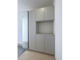 【シューズクローゼットイメージ】家族みんなの靴はもちろん、アウトドア用品や防災グッズまで、すっきりまとめて収納できます。※掲載の写真は当社施工事例であり、本物件のものではありません。