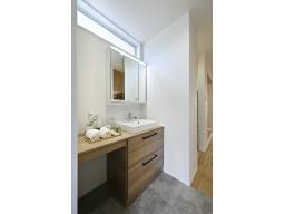【同分譲地・施工事例】洗面スペース：まるでホテルのような上質なデザインで、洗面室をおしゃれな空間に。