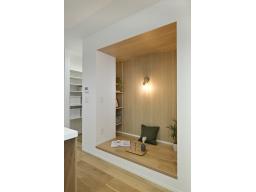 【同分譲地・施工事例】ヌック：棚付きで、お気に入りの本や小物を飾って自分らしくカスタマイズ♪