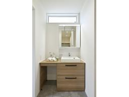 【同分譲地・施工事例】洗面スペース：まるでホテルのような上質なデザインで、洗面室をおしゃれな空間に。