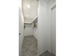 【同分譲地・施工事例】ファミリークローゼット：水回りが集結してるから家事楽！洗濯物をファミクロにしまう動線もスムーズ♪