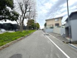 前道(東向)広々６ｍ