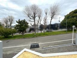 高台の土地から見える前道