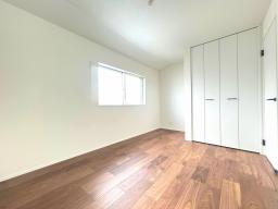 【3階6.4帖】ライフスタイルに合わせて使える6.4帖の洋室。