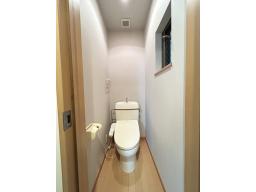 1階・2階ともにウォシュレット付きトイレ♪朝の混雑時に家族が分散して使用できます。