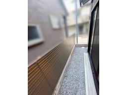【裏庭】ちょっとした外作業や物置スペースなどにも使いやすい、住まいの裏手スペースです。