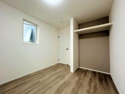 【洋室5.2帖】子ども部屋や趣味の部屋など、ライフスタイルに合わせて使いやすい洋室です。