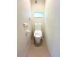 【トイレ】 1階・2階にトイレを設置。朝の身支度や来客時にも便利です。