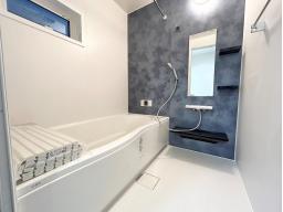 雨の日も安心な浴室暖房乾燥機を装備。