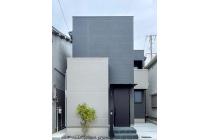 揺れを吸収して建物の損傷を抑える制震ダンパーを採用。繰り返しの地震にも強く、クロスのひび割れや家具の転倒リスクも低減。大切な家族と住まいを守る、安心の備えです。（2025年5月撮影）