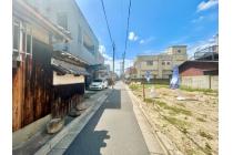 北から見た東側道路　現地（2025年7月）撮影