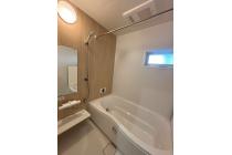 お湯が冷めにくい、浴槽保温材と保温組フタの「ダブル保温」構造。くるりんポイ排水口など毎日のお手入れもラクラク。ガス温水浴室暖房乾燥機付です。