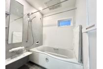 お湯が冷めにくい、浴槽保温材と保温組フタの「ダブル保温」構造。くるりんポイ排水口など毎日のお手入れもラクラク。ガス温水浴室暖房乾燥機付です。