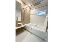 お湯が冷めにくい、浴槽保温材と保温組フタの「ダブル保温」構造。くるりんポイ排水口など毎日のお手入れもラクラク。ガス温水浴室暖房乾燥機付です。