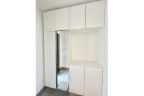 外出時にあってうれしいミラー付きの玄関収納。