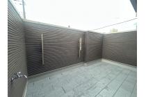 テーブルを置いてリラックススペースとしても活用できる4.2帖のルーフテラス