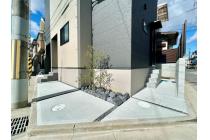 バイクや自転車を置くスペースに（2025年11月撮影）