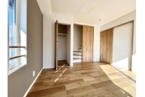 【2階洋室7.6帖】プライバシーを保ちやすい振り分けタイプの間取りです。各洋室は5帖以上の広さが確保されており、プライベートの時間を大切にできます。