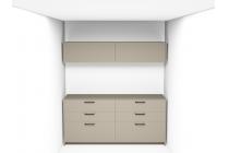 カップボード：大型のカップボードで、食器だけでなく、家電や食品ストックまでたっぷり収納可能。リビングから見ても生活感がなく、いつもキレイな空間を保てます。