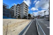 南側道路から東向きに撮影（2025年11月）撮影