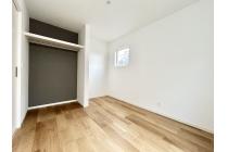 2階洋室6帖のお部屋。全居室収納付き。衣類もスッキリと収納することができます。