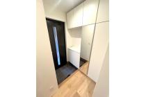 【玄関】季節の小物を置いて楽しめる飾り棚付き玄関収納。取手レスのシンプルなデザインです♪